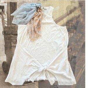 Amour Vert Tie-Front Knit Tank in White - XL -  GUC/EUC - Soft Stylish Comfort